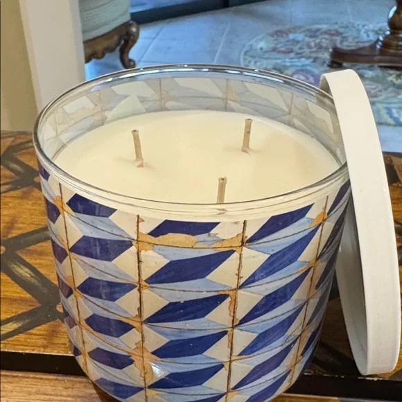 Bath & Body Works Sea Salt Coast Candle - Picture 2 of 3